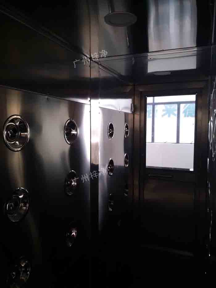 門(mén)禁刷卡風(fēng)淋室內(nèi)結(jié)構(gòu)整個(gè)產(chǎn)品外形板材采用304不銹鋼板材沖壓成型,防銹、堅(jiān)固耐用 門(mén)禁刷卡風(fēng)淋室內(nèi)結(jié)構(gòu)整個(gè)產(chǎn)品外形板材采用304不銹鋼板材沖壓成型,防銹、堅(jiān)固耐用