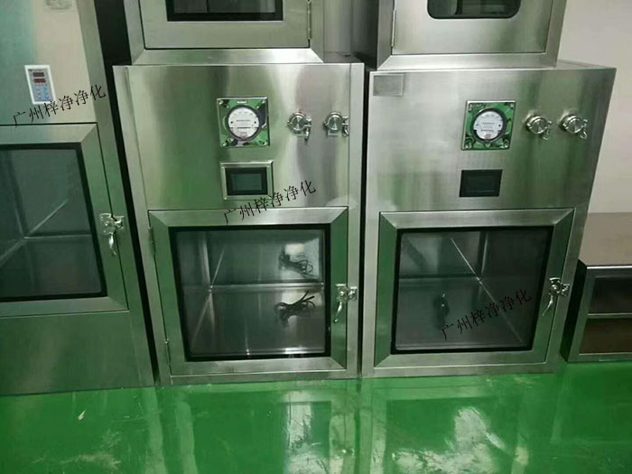 層流傳遞窗適用于需要隔離不同潔凈度級(jí)別的房間，如潔凈室與普通房間之間的連接、不同潔凈度級(jí)別潔凈室之間的連接等。