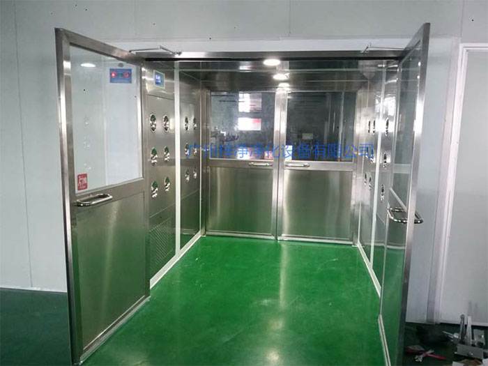 貨淋室用于對進(jìn)入潔凈區(qū)的物料進(jìn)行吹淋 貨淋室用于對進(jìn)入潔凈區(qū)的物料進(jìn)行吹淋