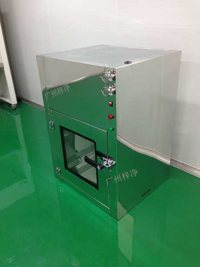 傳遞窗，又稱(chēng)為隔離傳遞窗、氣閘室等，是一種能夠在不同潔凈度等級(jí)的環(huán)境之間實(shí)現(xiàn)物品和人員安全傳遞的設(shè)備。