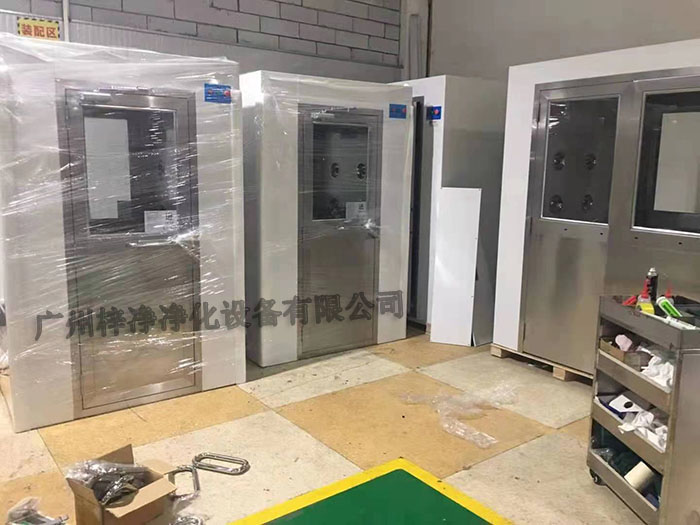 風(fēng)淋室的類型繁多，不同類型的風(fēng)淋室適用于不同的場合和需求