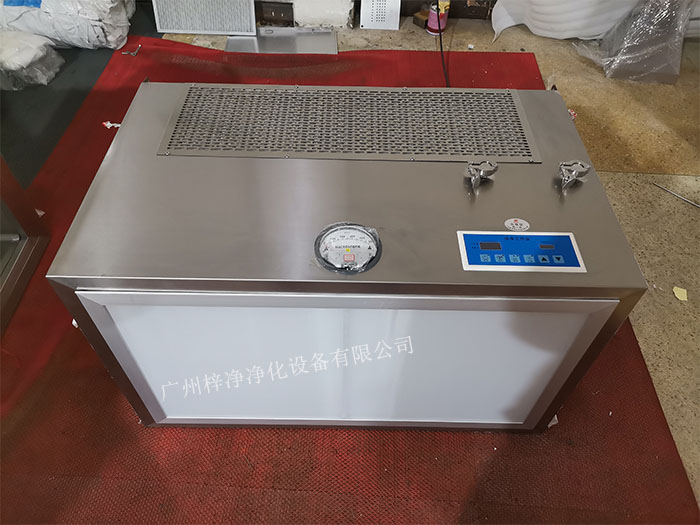 潔凈層流罩是一種用于保護局部區(qū)域免受塵埃和微生物污染的層流設(shè)備。