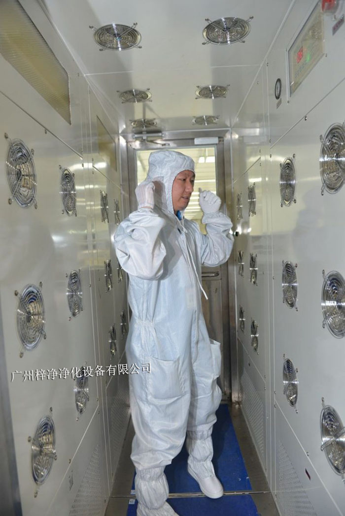 操作人員應(yīng)嚴格按照風(fēng)淋室的工作流程進行操作,不可隨意更改順序。 操作人員應(yīng)嚴格按照風(fēng)淋室的工作流程進行操作,不可隨意更改順序。