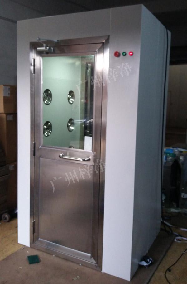 1200型風淋室側(cè)面 1200型風淋室側(cè)面