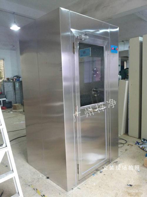 不銹鋼凈化風(fēng)淋室圖片 不銹鋼凈化風(fēng)淋室圖片