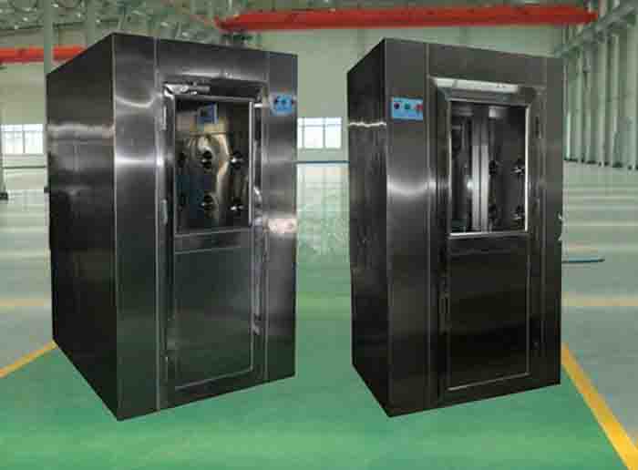 風(fēng)淋室是操作人員進(jìn)入潔凈室時使用的人身凈化裝置