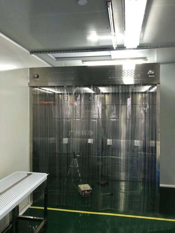 負(fù)壓稱(chēng)量罩與潔凈采樣車(chē)在制藥廠(chǎng)的優(yōu)點(diǎn)缺點(diǎn)對(duì)比