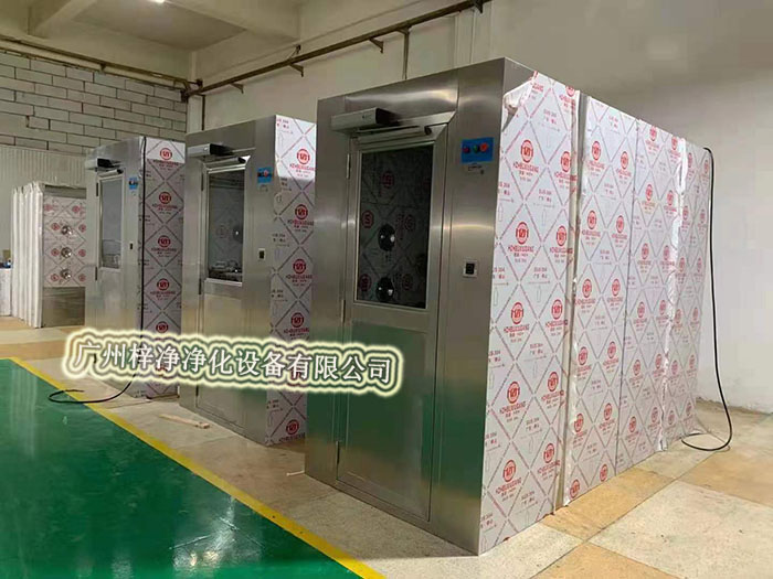 風(fēng)淋室是潔凈車間必備凈化設(shè)備